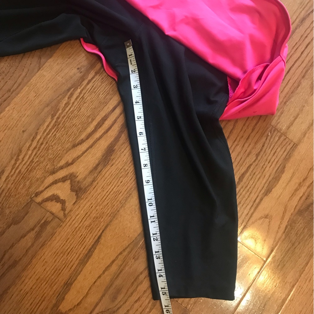 Nike Dri-Fit Knee-length Skirted Short Leggings; Medium - Picture 5 of 7